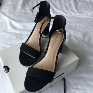 Open toed short heels.